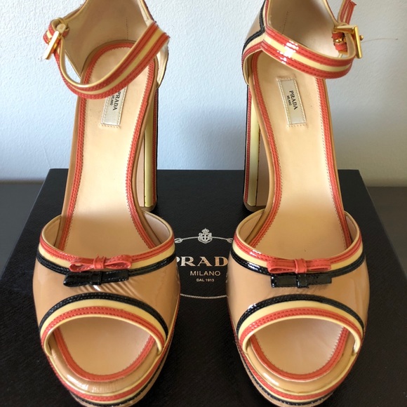 Prada heels! - Picture 2 of 8
